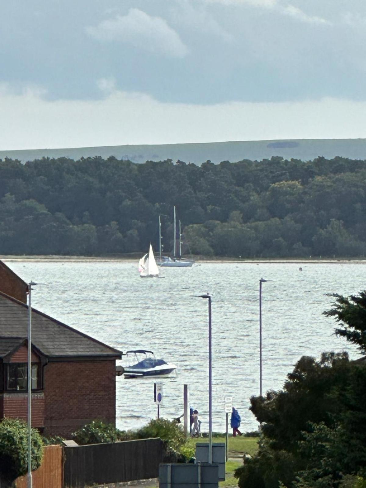 Brownsea Island View Penthouse Apartment Пул Екстериор снимка